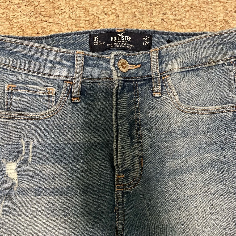 Ripped Hollister skinny jeans